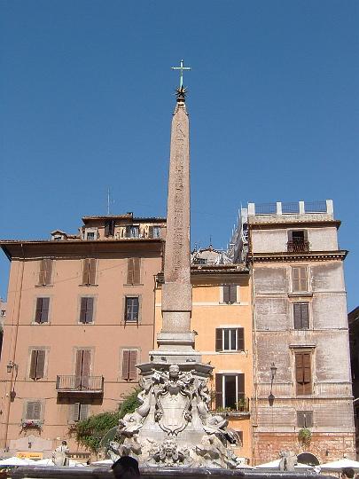 Monument at Pantheon 3.JPG